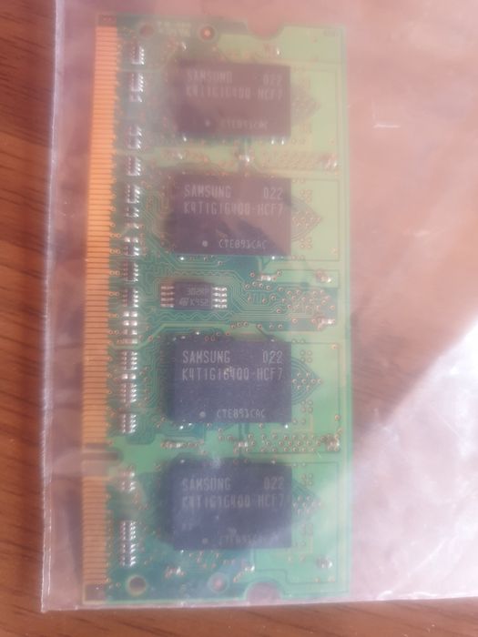 Оперативная память 1гиг  DDR2.