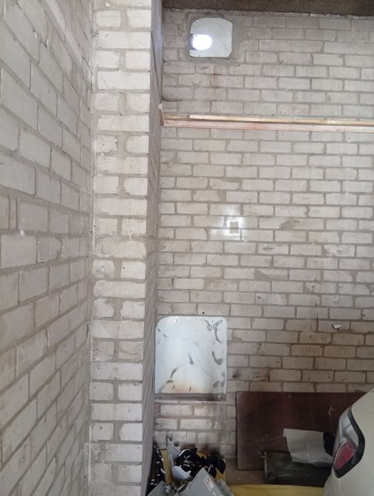 Гараж 4,1 х 7,5 м. під спецтехніку, склад, майстерню. Довгостроково.