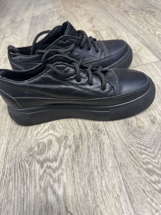 Кросівки шкіряні