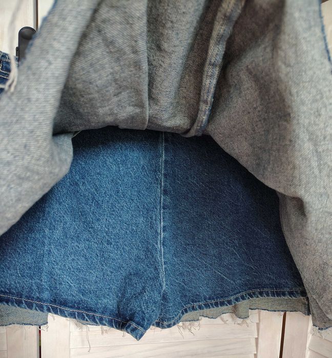 Стильные джинсовые шорты юбка с крупним плиссе, складками bershka
