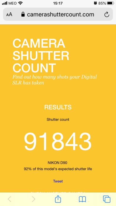 Câmera Nikon D90 com objectiva Nikkor AF-S 18-55 DX.