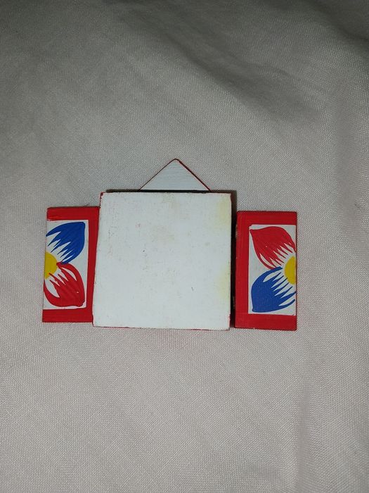 Presépio português, é tipo oratórios populares/natalícios feitos em Po