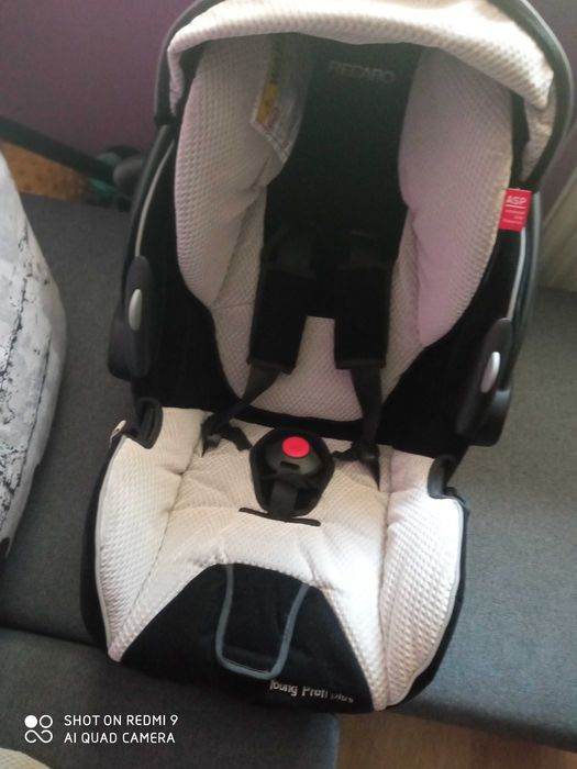Fotelik samochodowy Recaro Young Profi Plus 0-13 kg nosidełko