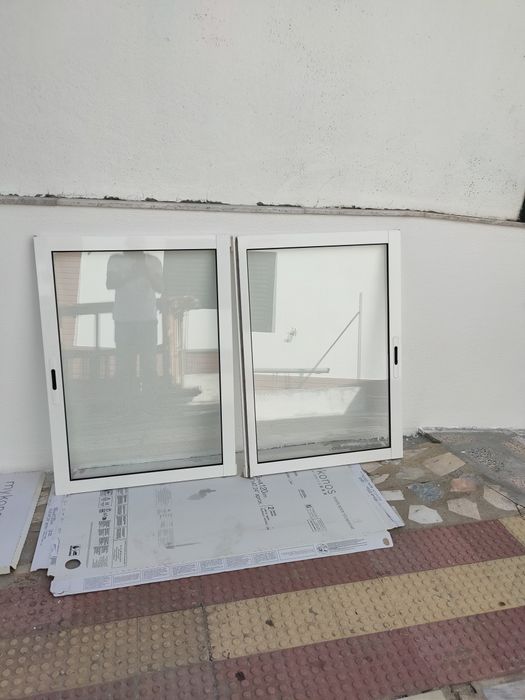 Janela de alumínio com vidros duplos 1100 x 1500