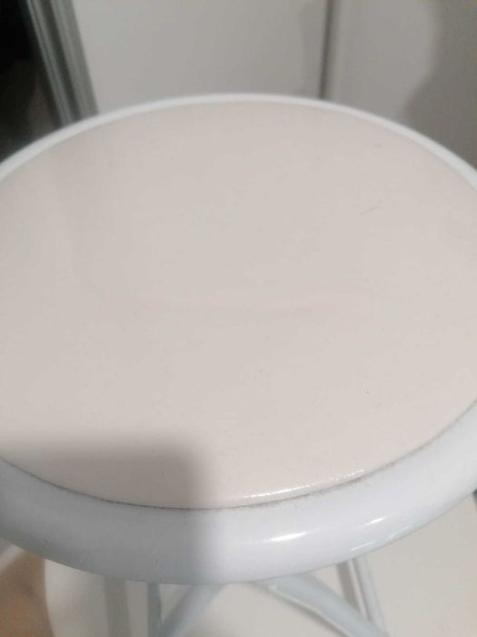 Bancos brancos com almofada (3 unidades)