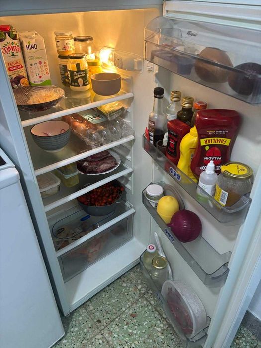 Frigorífico com congelador