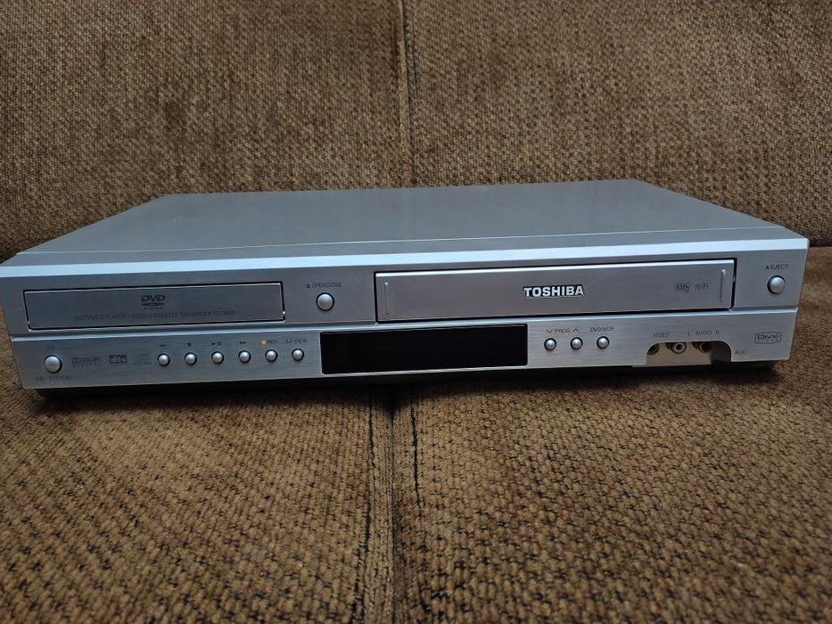 Toshiba   DVD / VCR
