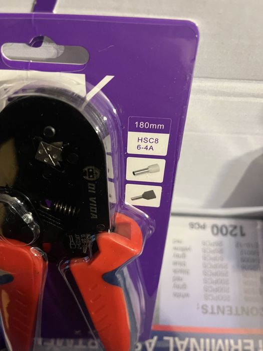 Alicate de cravar terminais inclui 1200 terminais