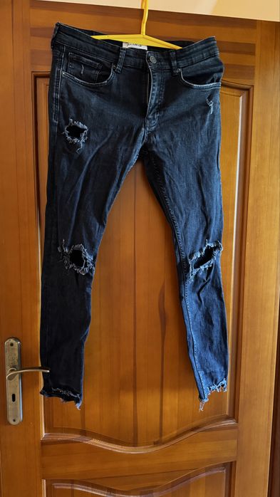 Spodnie Pull&Bear z dziurami