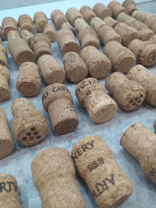 Пробки от вина и шампанского б/в