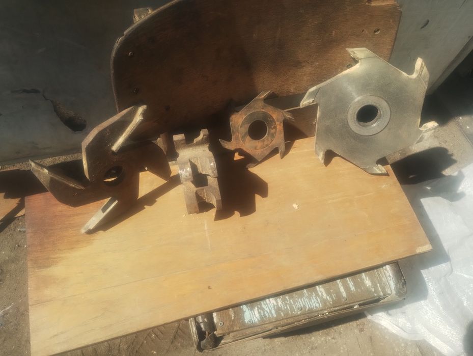 Продам фрезы по дереву