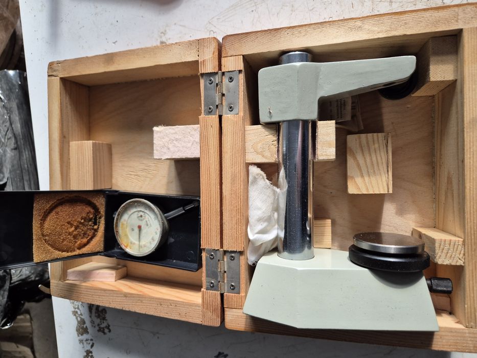 Штангенциркуль и приспособление разметки к штангенциркуля шц и стойка