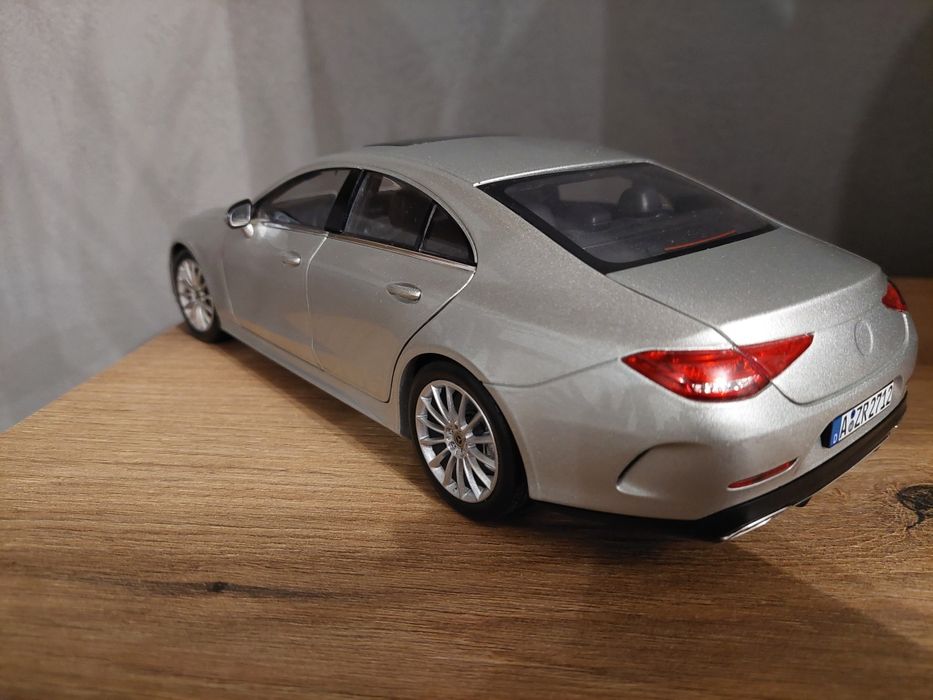 Model 1:18 Mercedes CLS Norev