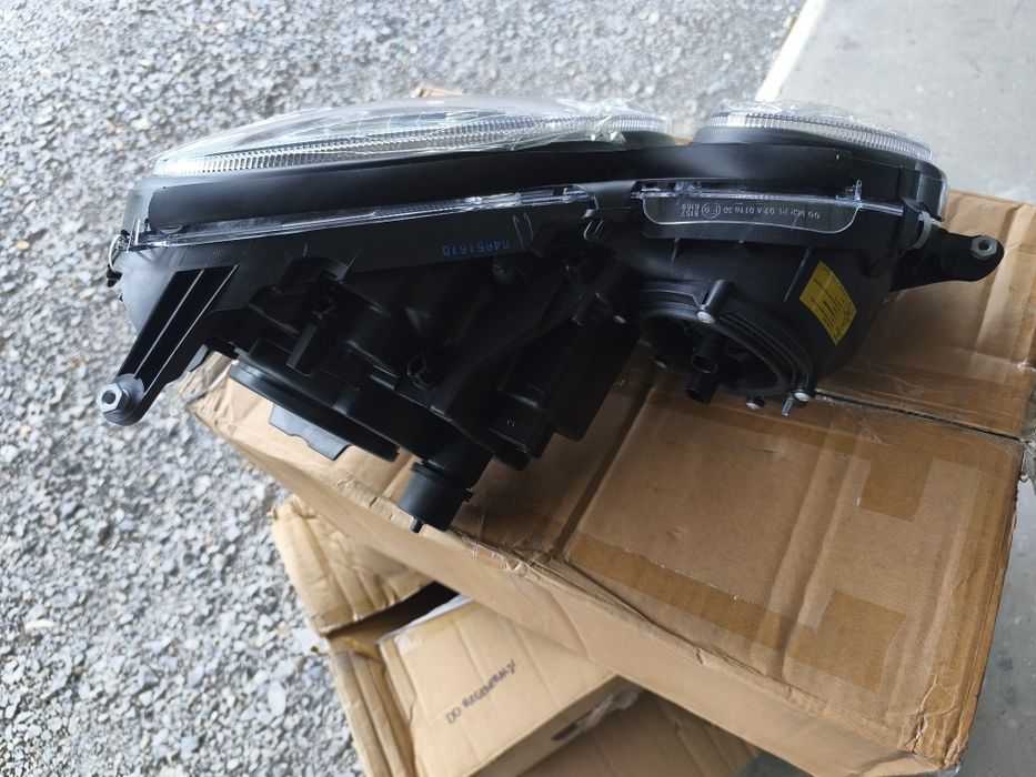 Mercedes E klasa W211 02-05r reflektor lampa lewy przód lewa Nowa Depo