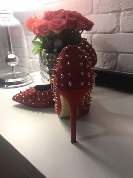 Czerwone czółenka ćwieki szpilka szpic