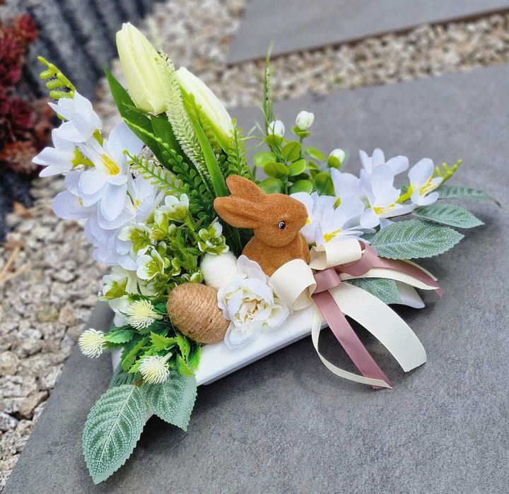 Stroik świąteczny wielkanocny Zajączek na grób Wielkanoc WG004