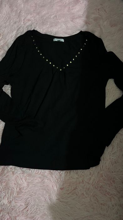 Стильний чорний лонгслів