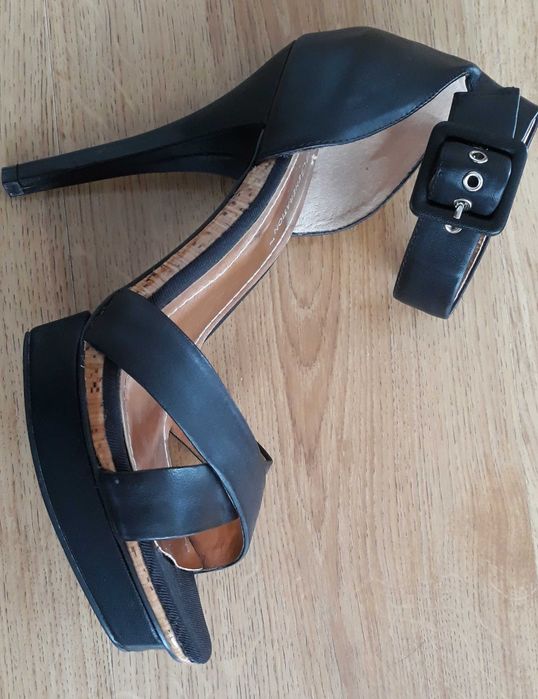 Szpilki BCBG MAX AZRIA rozm.40, nowe