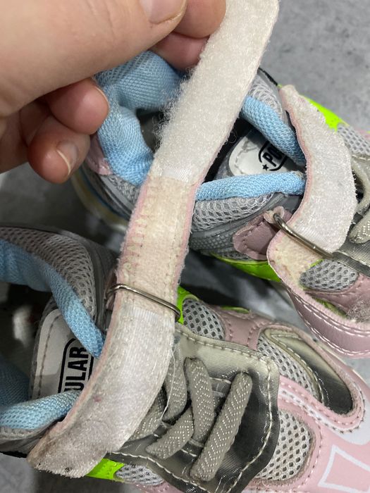 Дитячі кросівки на дівчинку