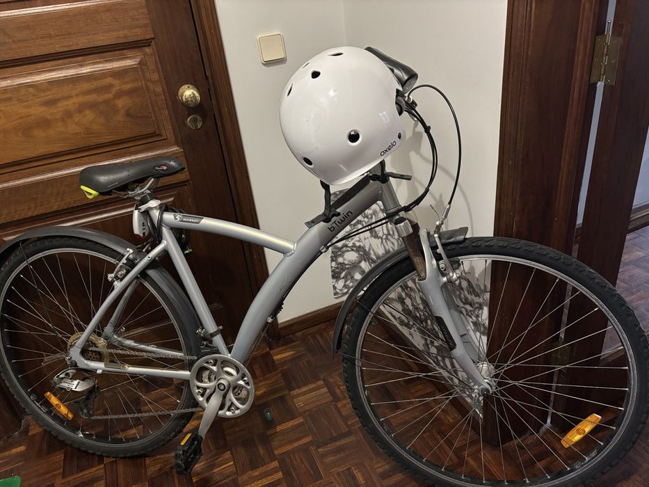 Bicicleta btwin com capacete