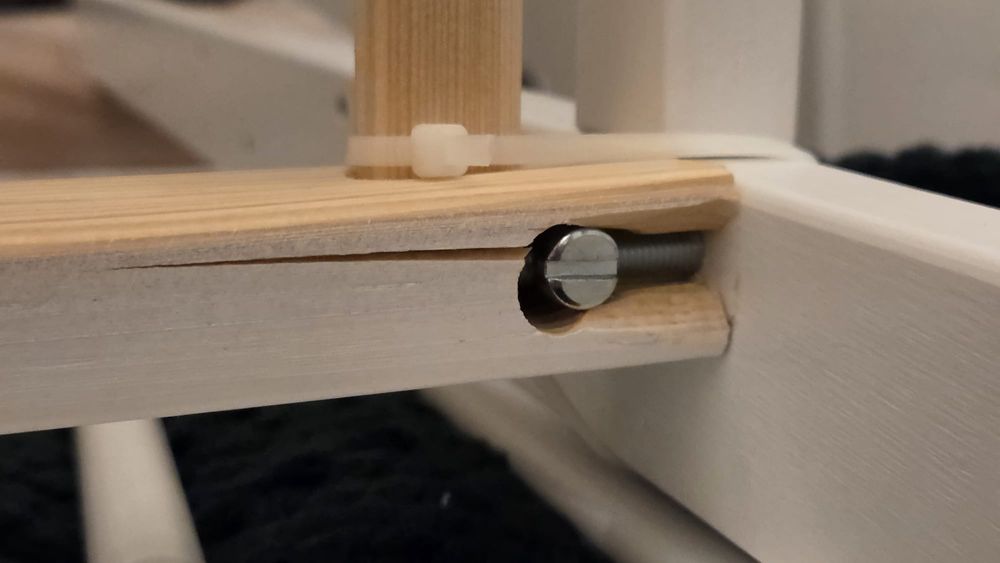 Łóżeczko dziecięce z opuszczanym bokiem z materacem