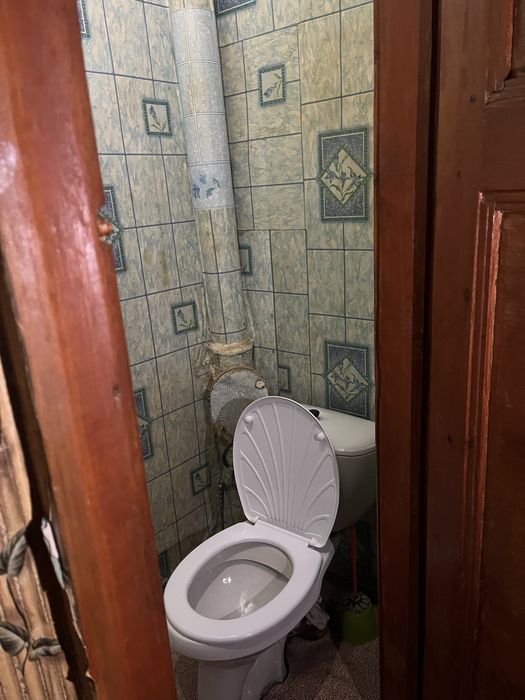 Продаж кімнати в 3 кімнатній квартирі
