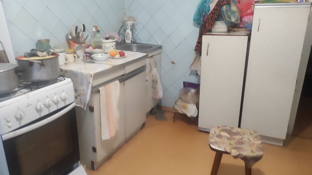 Продам квартиру 3 кмн частично с мебелью. Крытый рынок.