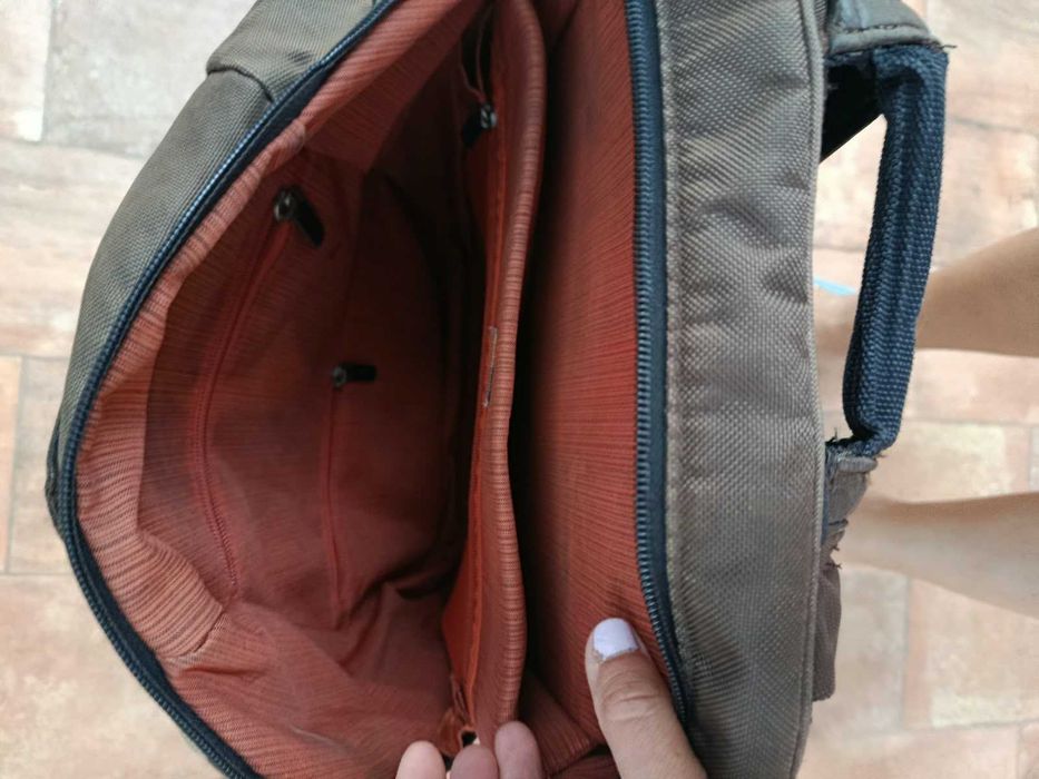 Mochila Case Logic castanha e cinzenta