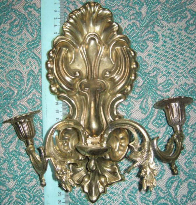Бра настенное, старинное, бронзовое. Светильник. Свечи.
