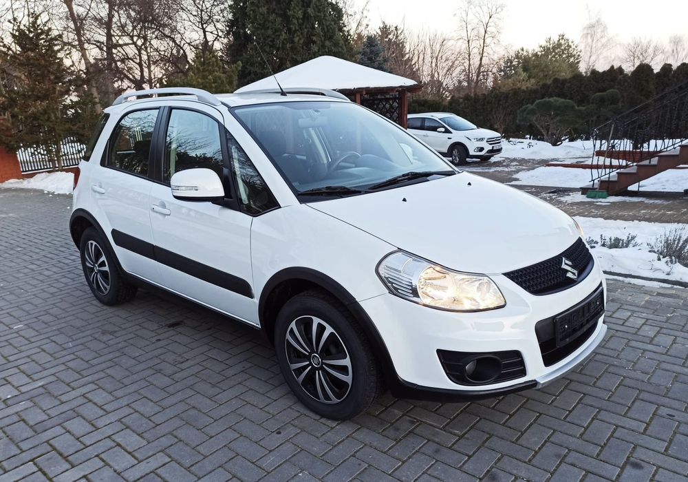 Suzuki SX4 1,6 Benzyna 120KM Klimatronik Podgrzewane fotele Niski przebieg!