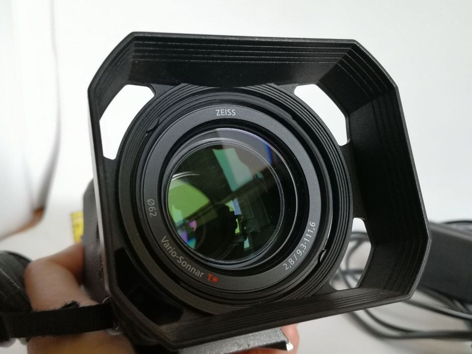 Камкордер Sony FDR-AX100E Видеокамера