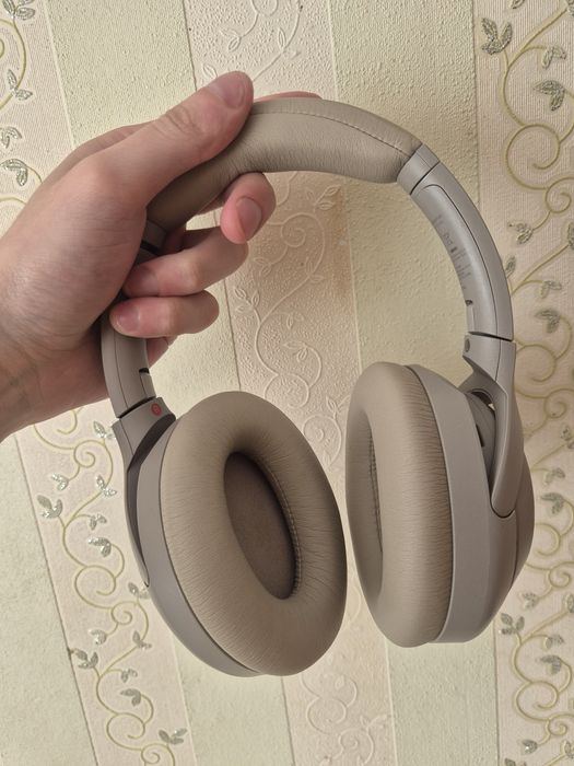 Sony 1000XM4 білого кольору