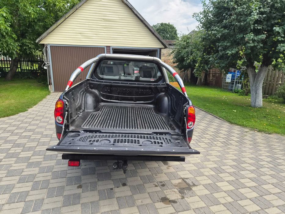 sprzedam samochód MITSUBISHI L-200