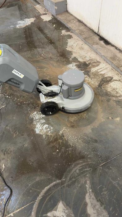 Wynajem Szorowarka ze sciąganiem wody Karcher  BD 43/35, BD 50/60, BDS 43, BD 17/5 do schodów