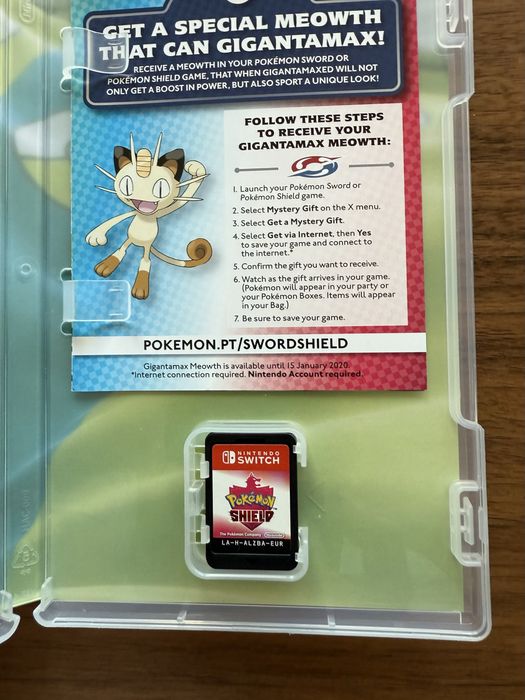 Pokemon Shield - Nintendo Switch 1