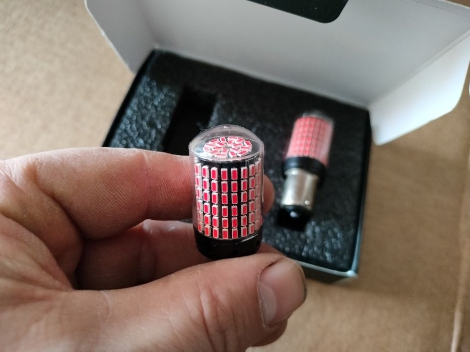 Żarówki czerwone Led P21W
