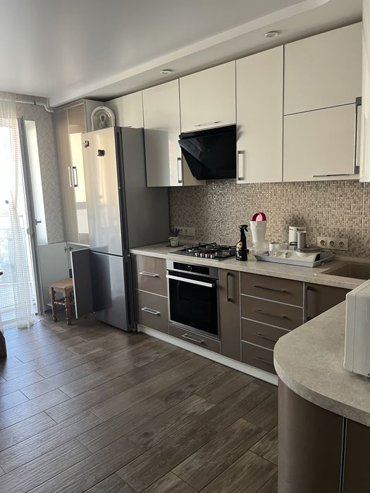 Продам 2-кімнатну квартиру з кладовою, на Масанах