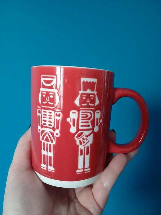 Czerwony świąteczny kubek