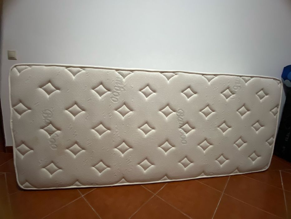 Colchao solteiro usado mas em bom estado