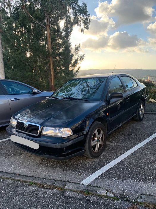 Skoda Octavia do ano 2000, caixa automática.