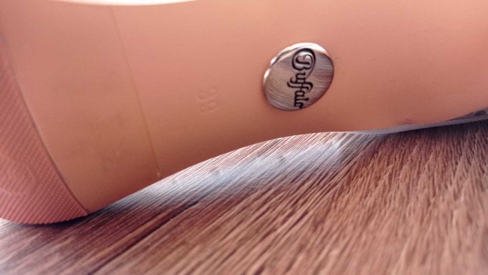 Buty ze skóry  z cyrkoniami
