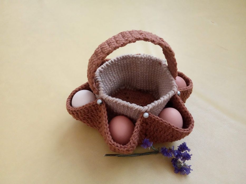 В’язана корзинка пасхальна