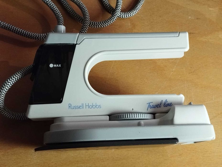 Ferro Engomar de Viagem Russell Hobbs