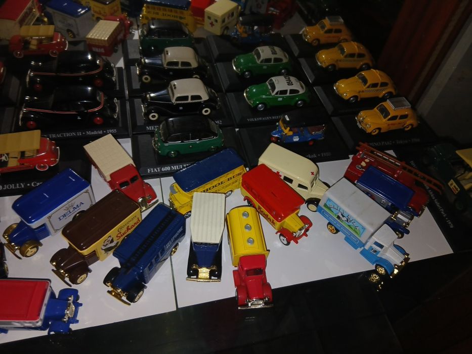 Colecao 100 carro minitura  por 400 €