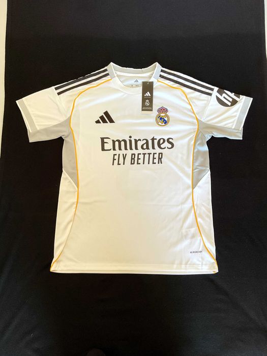 Camisola Real Madrid 2025/2026 - Mbappé (Nova/Tamanho M)