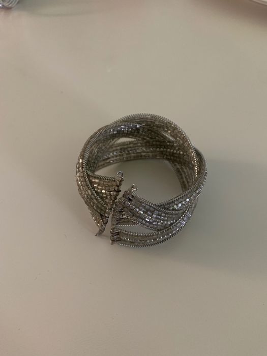 Pulseiras de várias cores