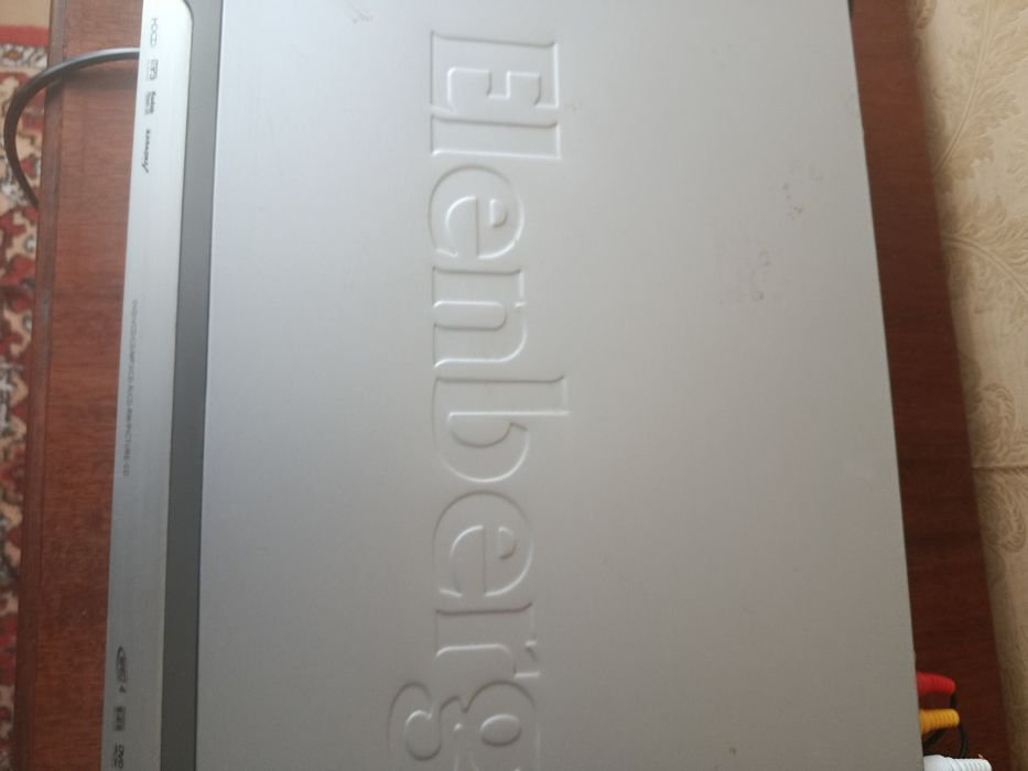 Відеомагнітофон Elenderg