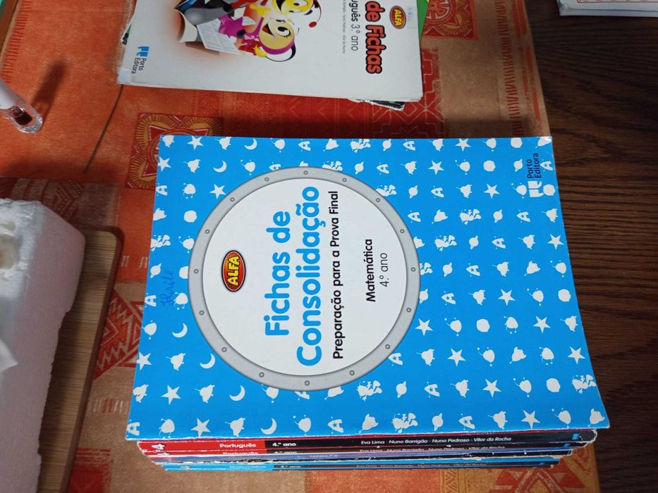 Manuais e cadernos de atividade do 4º Ano