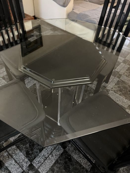 Mesa de vidro preta e 4 cadeiras