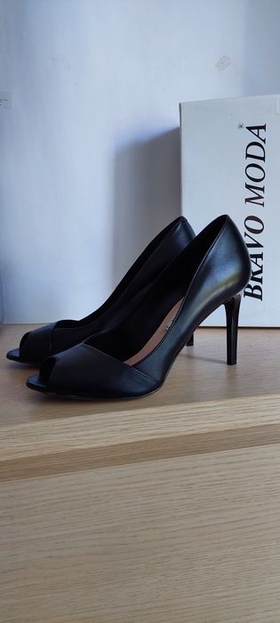 Кожаные Bravo Moda туфли туфлі босоніжки Нові. На 39 р.